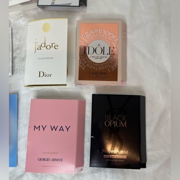 Perfume set with 26 samples (set 2 of 2) - Picture 2 of 15